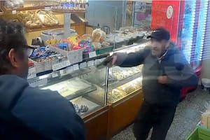 Violento robo en una panadería de Mar del Plata: entró con un arma y les apuntó a la cara