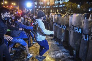 La represión de las protestas dejó dos muertos y un centenar de heridos