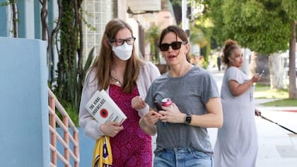 Violet Affleck junto a su madre, Jennifer Garner