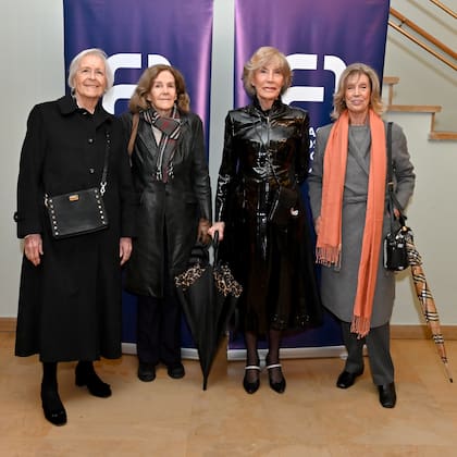 Violeta Bencich, Susana Rodríguez Iturriaga, Zoraida Villegas y Diana Bencich