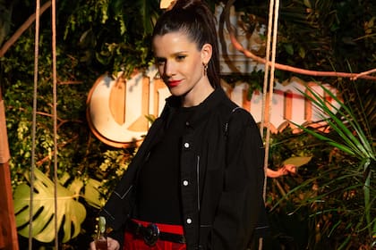 Violeta Urtizberea disfrutando el atardecer en el Restaurante Chuí.