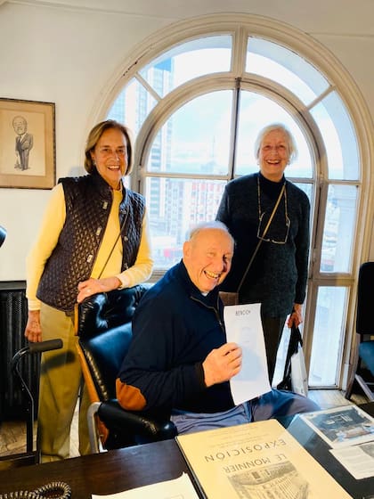 Violeta y Susana junto a su hermano "Chichín" Bencich