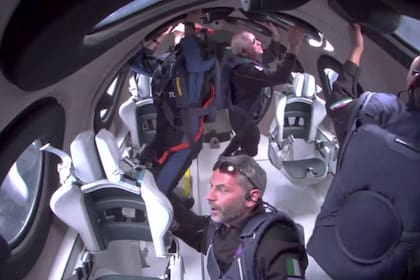 Virgin Galactic apuesta por una experiencia premium: trajes espaciales de Under Armour, entrenamiento personalizado y acceso a una comunidad exclusiva de astronautas privados