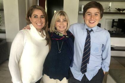 Virginia Hernández, Meneca y su nieto Franco Monopoli, varios años atrás.