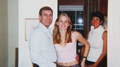 Virginia Giuffre acusó al príncipe Andrés de explotación sexual en dos ocasiones cuando ella tenía 17 años