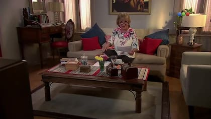 Virginia Lago al frente de Historias de Corazón, el ciclo de Telefe donde presentaba ficción