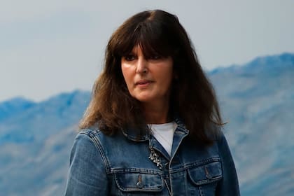 Virginie Viard tiene una extensa carrera en la moda. Su familia tenía fábrica textil y ella hizo vestuario cinematográfico antes de entrar a Chanel