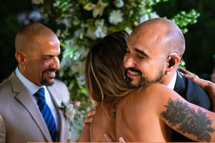 Visiblemente emocionada, la novia agradeció al músico su interpretación.