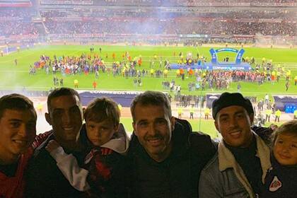 Visita al Monumental con Ramiro y sus hijos varones, para ver la Recopa que River le ganó al Paranaense (2019) 