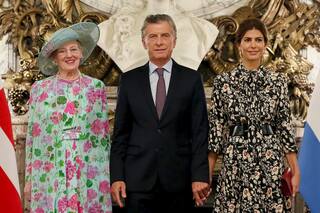 Las fotos del viaje de la reina Margarita de Dinamarca y su hijo a la Argentina