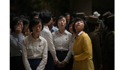 Visitantes en el Museo de Historia Natural en Pyongyang