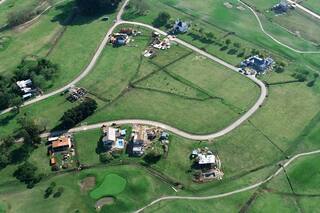 Vidal busca regularizar la situación fiscal de 500 countries bonaerenses