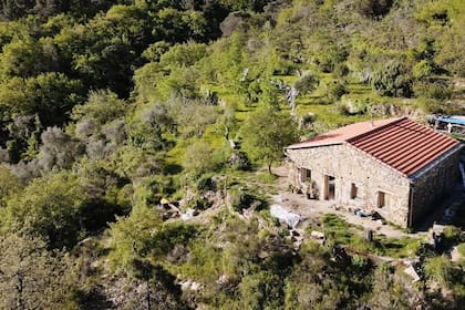 Vista aérea de la casa en el proceso final de refacción