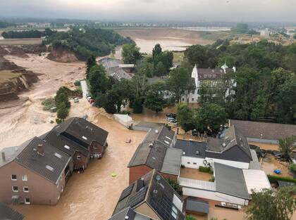 Vista aérea de la ciudad inundada de Erftstadt, tras las fuertes lluvias