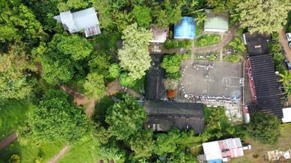 Vista aérea de la escuela rural
