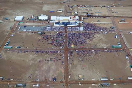 Vista aérea de la misa oficiada por el Papa en la playa Lobito de Iquique