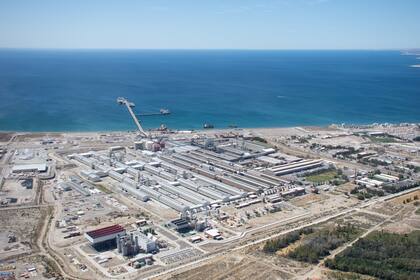 Vista aérea de la planta de Aluar en Puerto Madryn