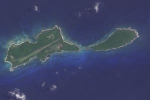 Paradisíacas, remotas e incomunicadas: las islas que Honduras transformará en una cárcel de alta seguridad