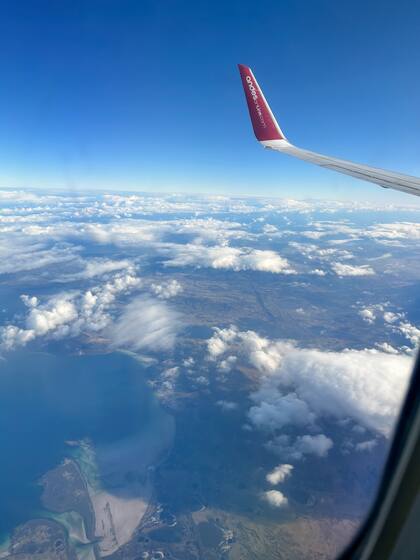 Vista aérea de las Islas Malvinas desde el avión de Andes