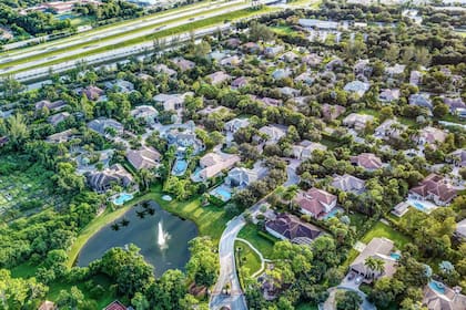 Vista aérea de Parkland, la ciudad más rica de Florida