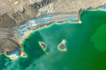 Vista aérea de un tranque de relave de la minera Valle Central, en Rancagua, Chile