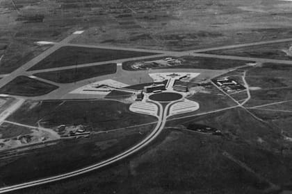 Vista aérea del aeropuerto de Ezeiza, en tiempos de su inauguración