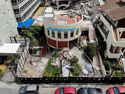 Vista aérea del apart-hotel Dubrovnik a tres meses del derrumbe en Villa Gesell.