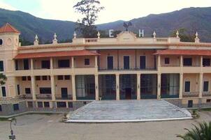 El mítico hotel fundado por un exoficial alemán que dio vida a un pueblo de las sierras cordobesas