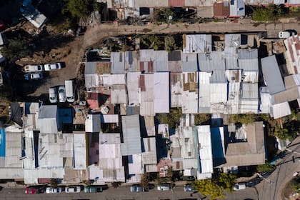 Vista aérea del sector Cerro 18, al este de Santiago, el 22 de mayo de 2020, durante la pandemia de coronavirus