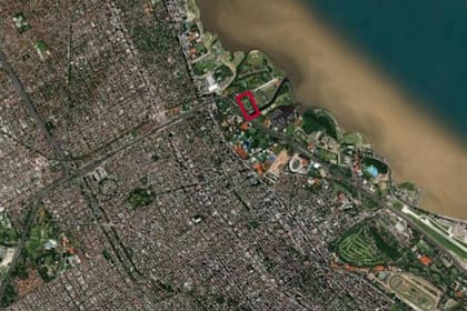 Vista aérea -el recuadro rojo- del predio cedido por AABE a River Plate, a un kilómetro del estadio Monumental de Núñez