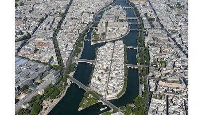 Vista aérea donde se observa la catedral de Notre-Dame