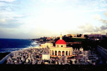 Vista al cementerio El Morro, Puerto Rico.