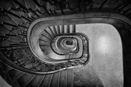 Vista cenital de la escalera principal.