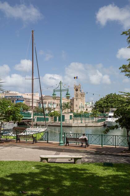 Vista de edificios coloniales en Bridgetown.