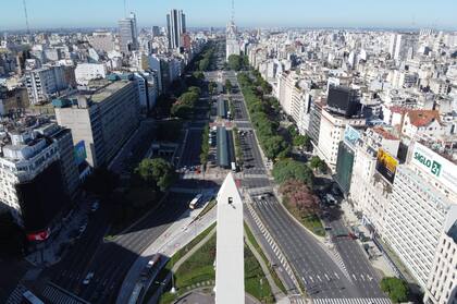 Vista de la avenida 9 de Julio en el primer día de cuarentena total
