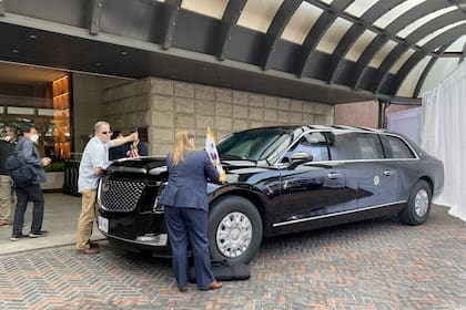 Vista de La Bestia, el coche antibombas del presidente de Estados Unidos