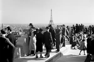Vista de la ciudad de París desde el Arco del Triunfo (1945).