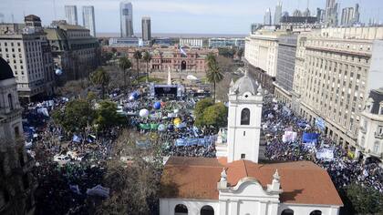 Hoy se llevó a cabo la marcha convocada por la CGT