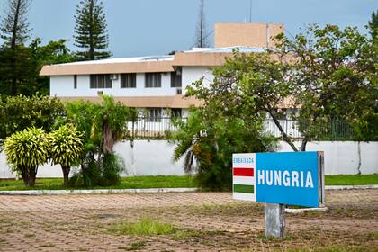 Vista de la entrada de la embajada de Hungría en Brasilia, tomada el 25 de marzo de 2024.