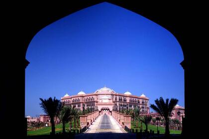 Vista de la entrada del hotel de Abu Dhabi
