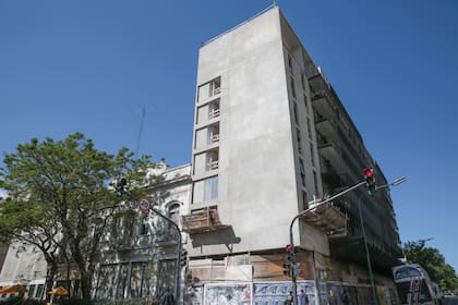 Vista de la esquina que ocupará la FAC y el hotel de lujo, en. San Juan y Perú