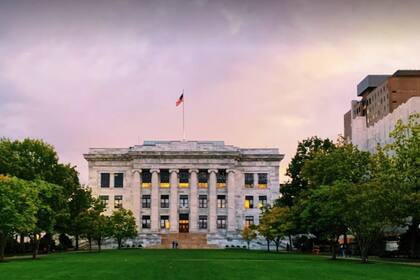 Vista de la facultad de Medicina de Harvard; el director de la morgue habría traficado restos humanos robados