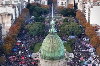 En la masiva marcha, exigieron la renuncia del ministro de Seguridad de Córdoba y del fiscal del caso Agostina