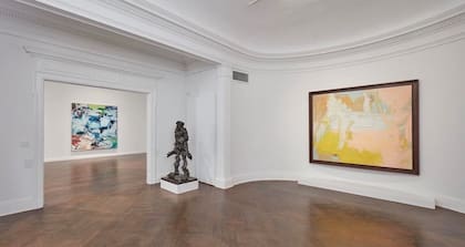 Vista de la muestra "De Kooning: cinco décadas", exhibida por Mnuchin Gallery en 2019