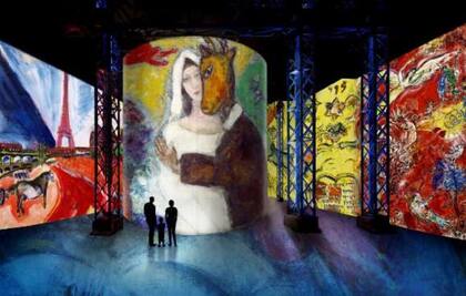 Vista de la muestra inmersiva de Chagall en el Atelier des Lumières