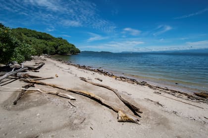 Vista de la playa de Isla San Lucas en la provincia de Puntarenas