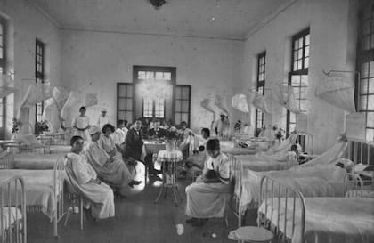 Vista de la Sala de Mujeres del Hospital Regional. Fotografía tomada circa 1920