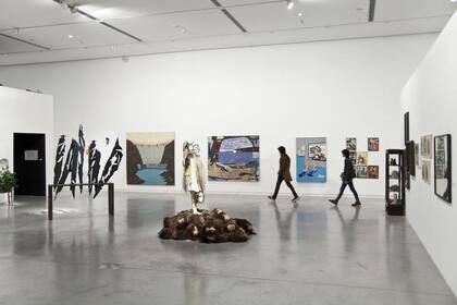 Vista de la sala del primer piso del Mamba en avenida San Juan 350, un panorama multidisciplinario y multisoporte