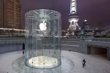 Vista de la tienda Apple en el distrito central de la ciudad de Shanghai