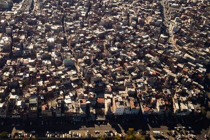 Es la villa más grande en cuanto a territorio de la Ciudad Autónoma de Buenos Aires y una de las mayores en cuanto a población, contándose 40.059 habitantes hasta el 2018